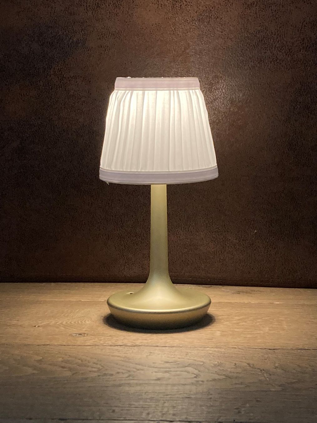Lampade: Akku Tischleuchte Sensor HF Max gold – Nuovo e nell'imballaggio originale da Wallisellen venduto da kingschair 1