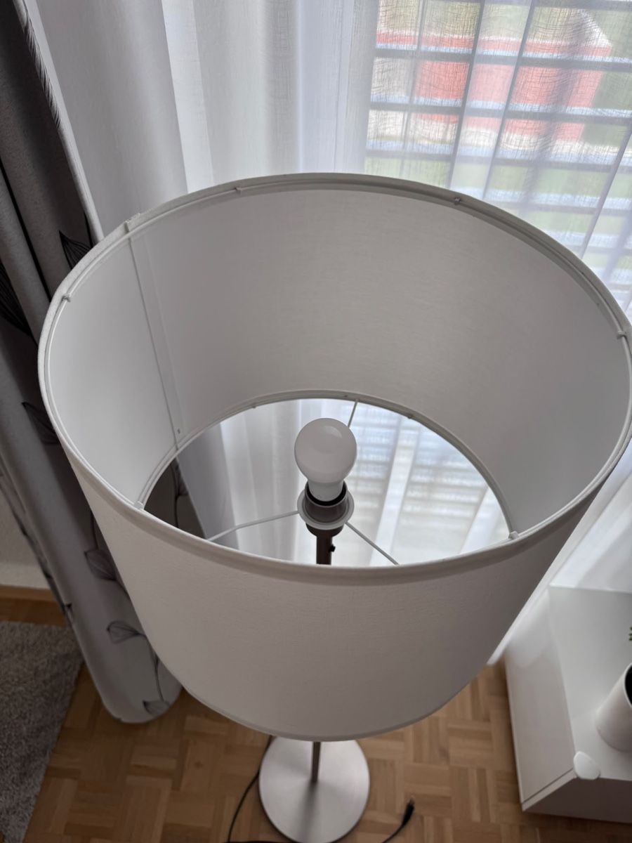 Ikea Lampade: IKEA Stehlampe mit Metallfuss und Stoffschirm – Usato da St. Gallen venduto da SirCaledor 2
