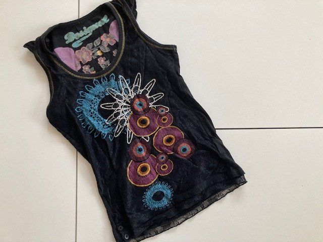 Desigual T-Shirts: Top Desigual t.M – Gebraucht aus Boudry von Lamue01