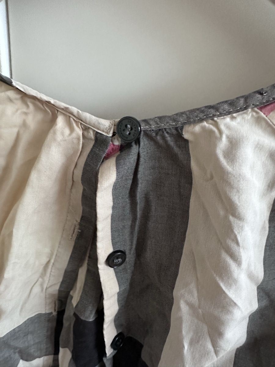 Burberry Blouses, T-shirts & Tops: Burberry Top – D'occasion à Dürrenroth par tvy_bh56 3