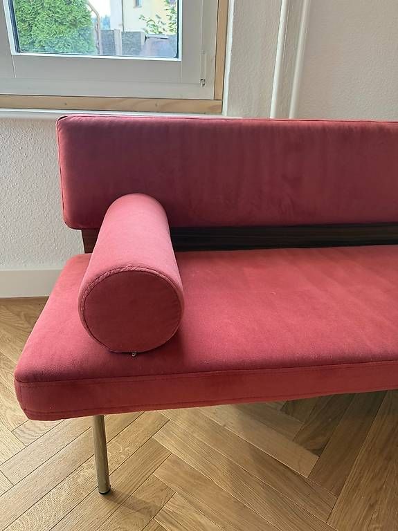 Pfister Divani: Atelier Pfister BARBERÊCHE Designsofa + Hocker – Usato da Schlieren venduto da Baberon 1