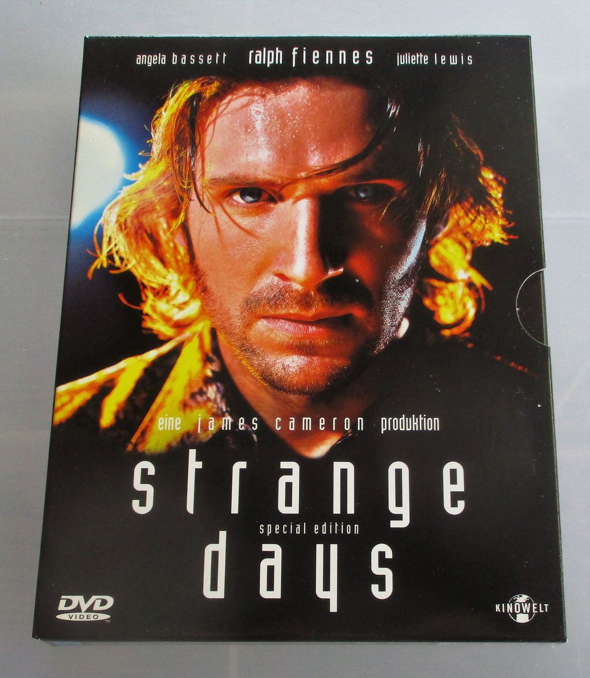 Tutti i DVDs: STRANGE DAYS - Ralph Fiennes Special Edition 2-DVD – Usato da Wattwil venduto da Muriel10
