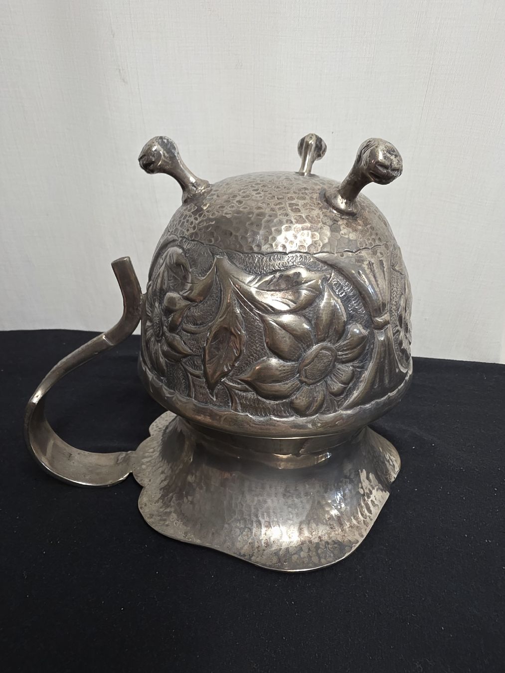 Casseroles: Krug mit Blumenmuster versilbert H 17cm Deko gebraucht – D'occasion à Wolfertswil par Antiko 8