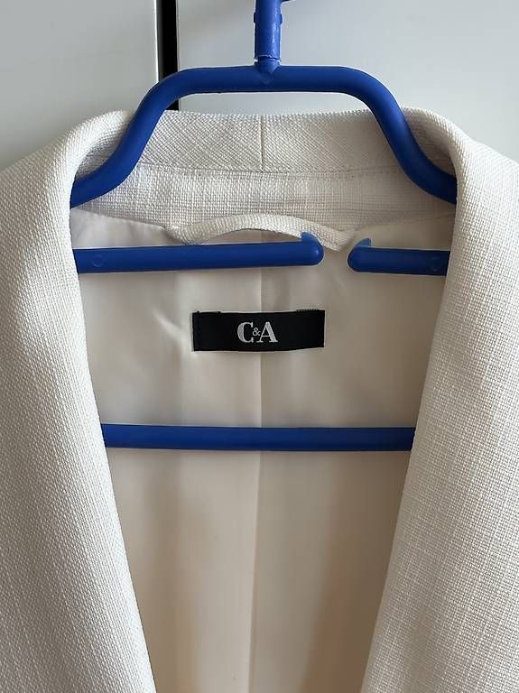 C&A Giacche: Weisser Blazer, C&A, Grösse 38 – Nuovo (secondo la descrizione) da Zürich venduto da Tamara066 2