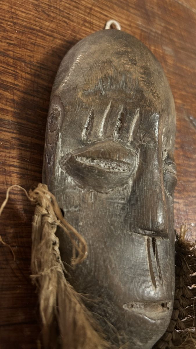 Arte internazionale: Afrika alte Holzmaske – Usato da Riedholz venduto da Frettchen63 3