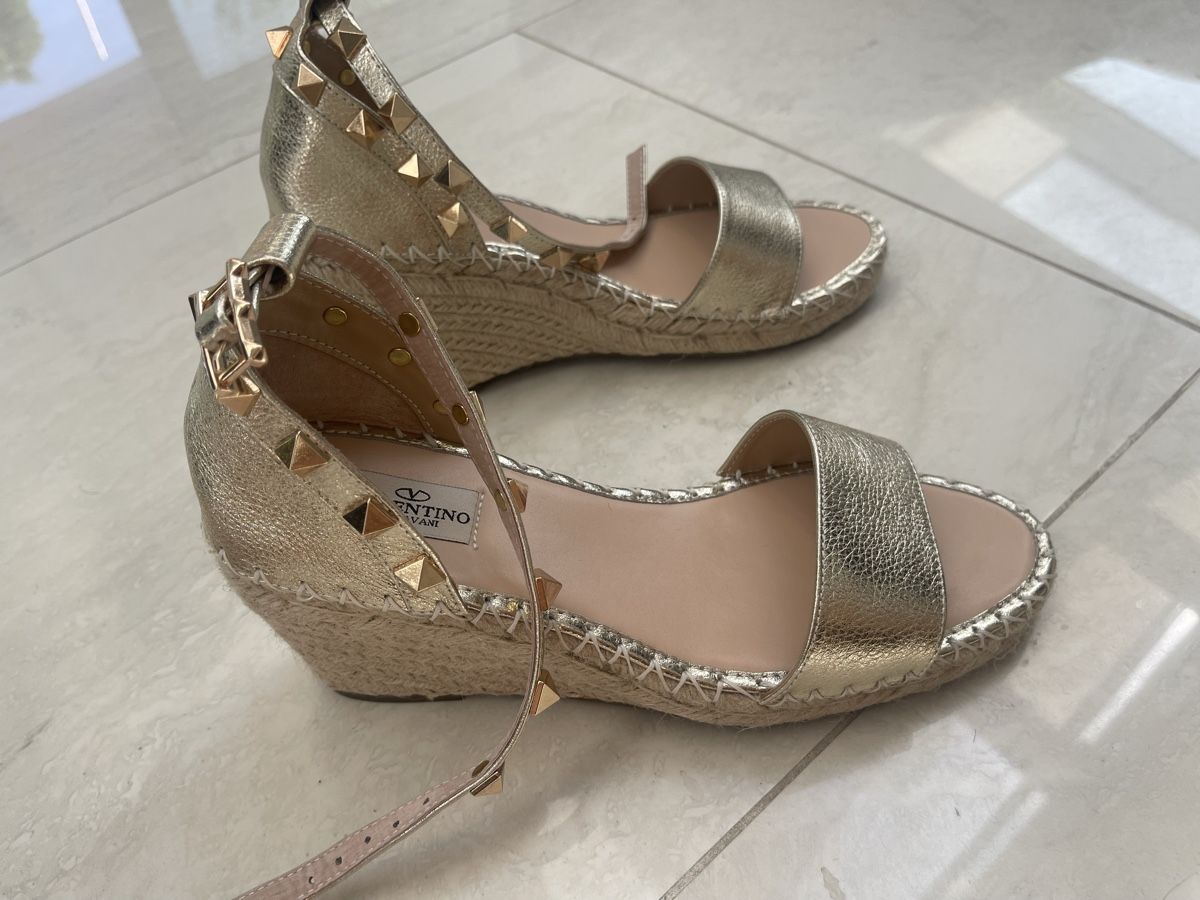 Valentino Chaussures femmes: VALENTINO GARAVANI Wedges ROCKSTUD – Neuf (Voir description) à Weisslingen par Spiegelbild0 1