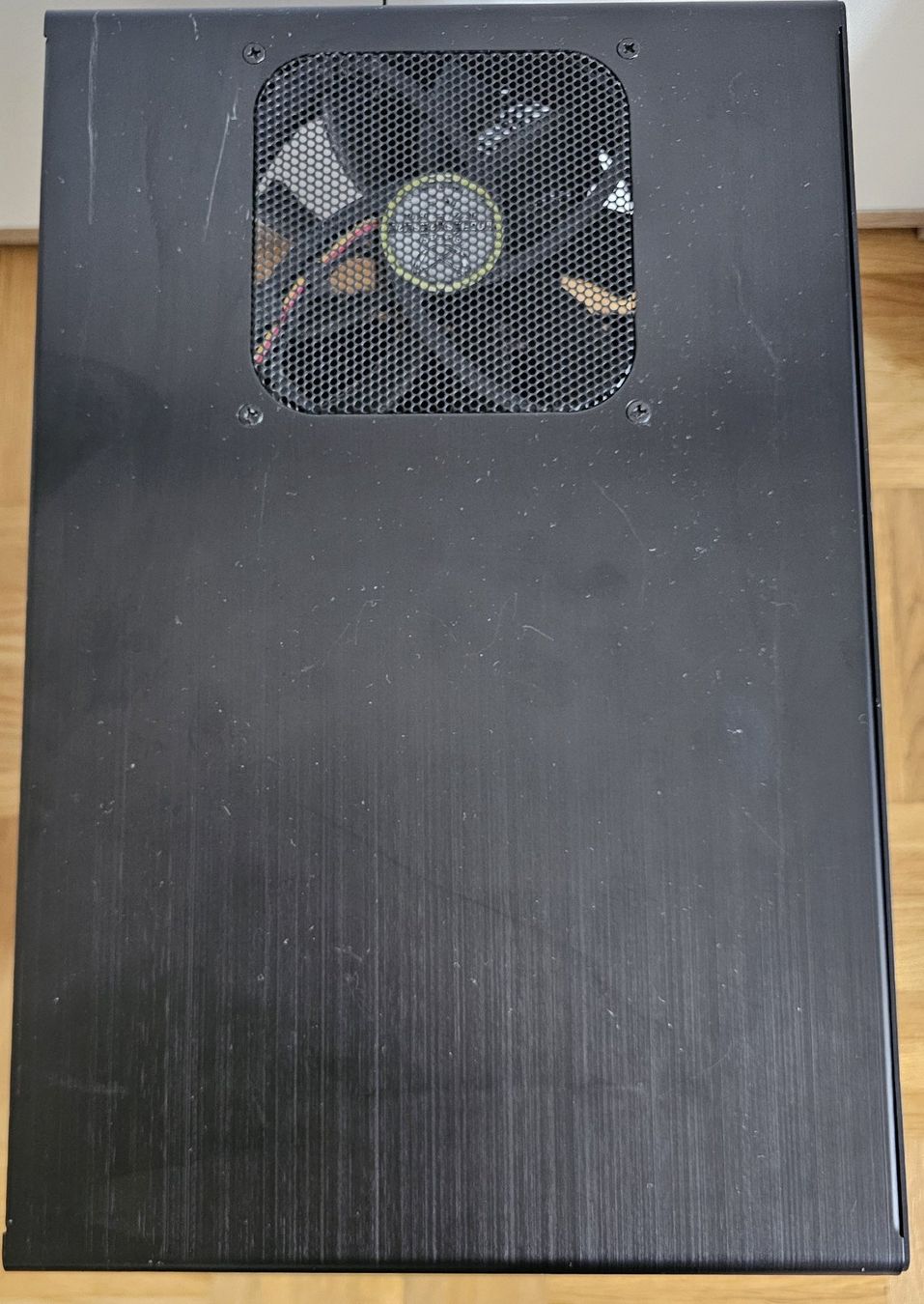 Lian Li Custodie: Lian Li PC-Q08 – Usato da Fribourg venduto da baltenspda 1