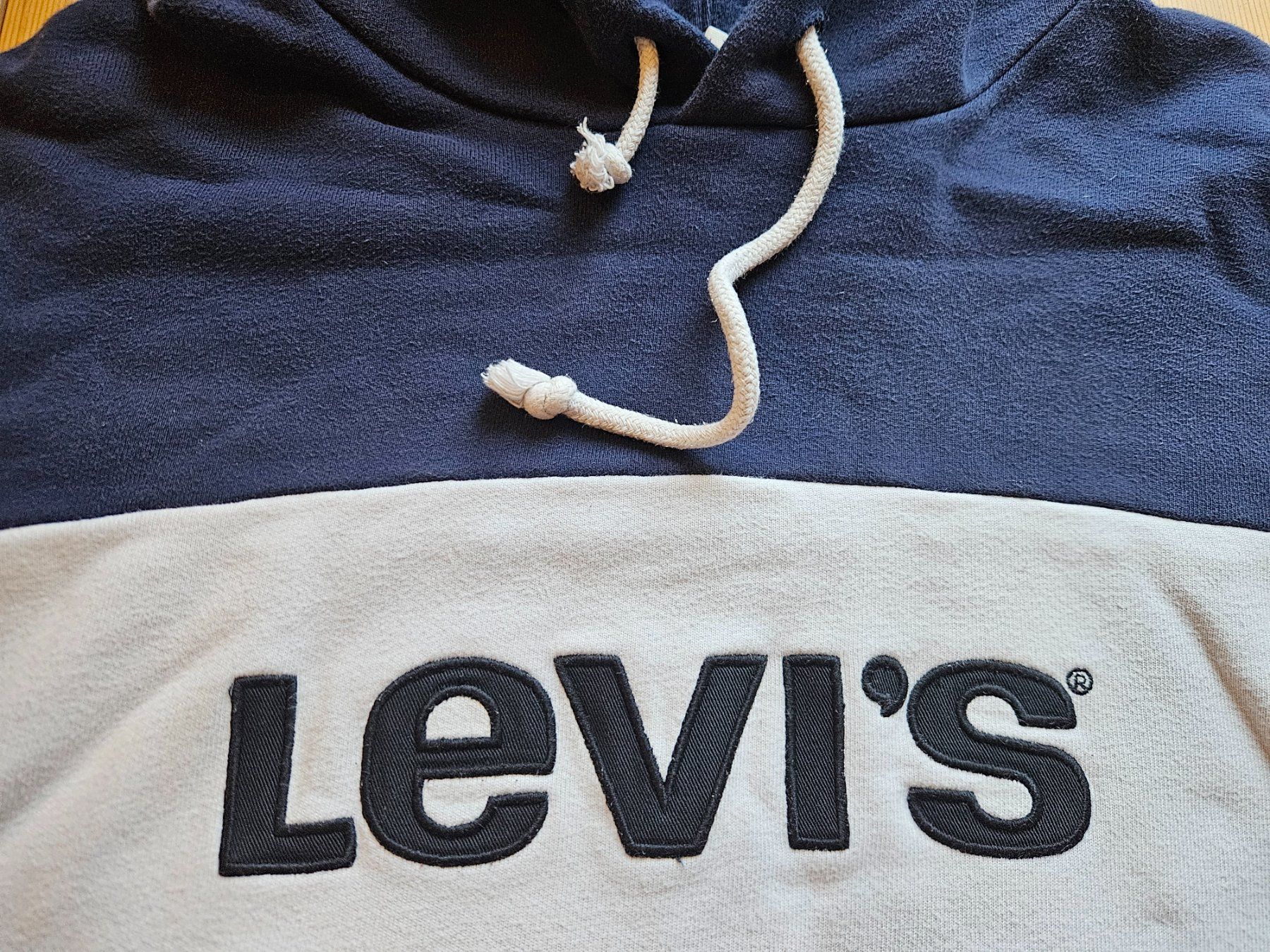 Levi's Pullover & Sweatshirts: Cropped Sweater LEVI's Grösse M retro Pullover Hoodie – Gebraucht aus Hägglingen von United-Village-Trade 1