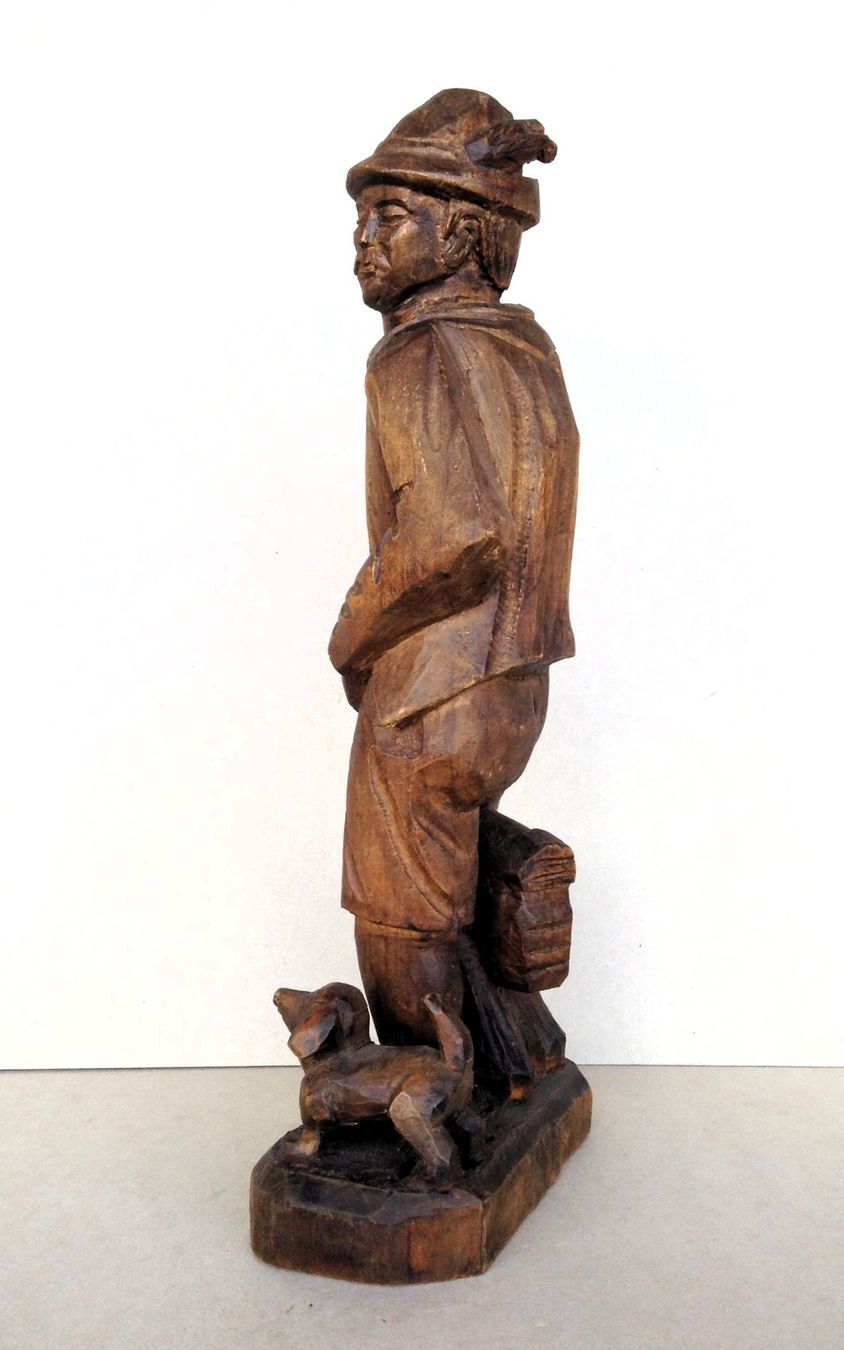 Statuette: Jäger mit Hund, geschnitzte Holzfigur, Init. JN – Usato da Alpnach Dorf venduto da MZ001 4