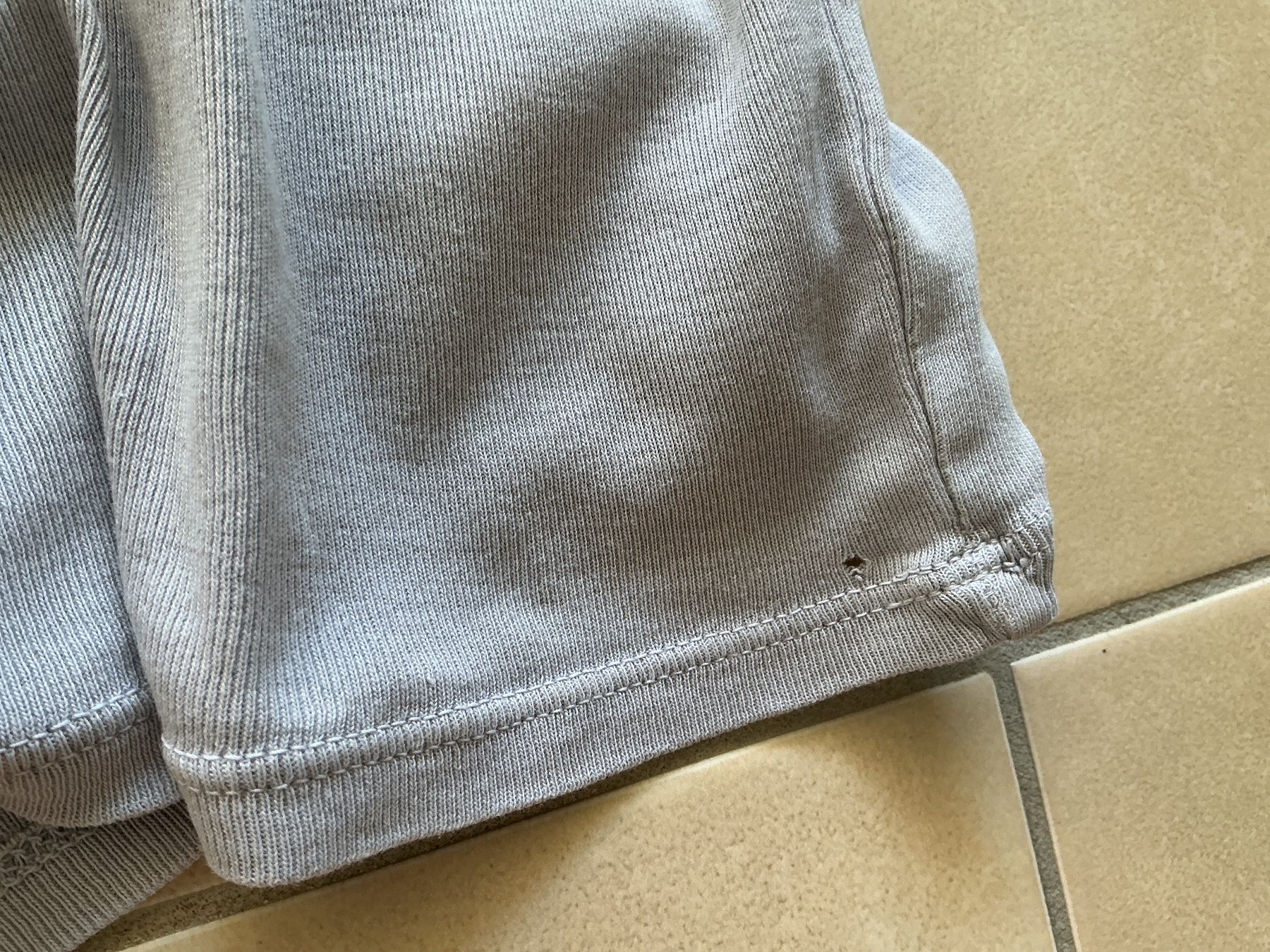 Brandy Melville T-shirt: Damen T-Shirt Brandy Melville – Usato da Frauenfeld venduto da Stehojen 5