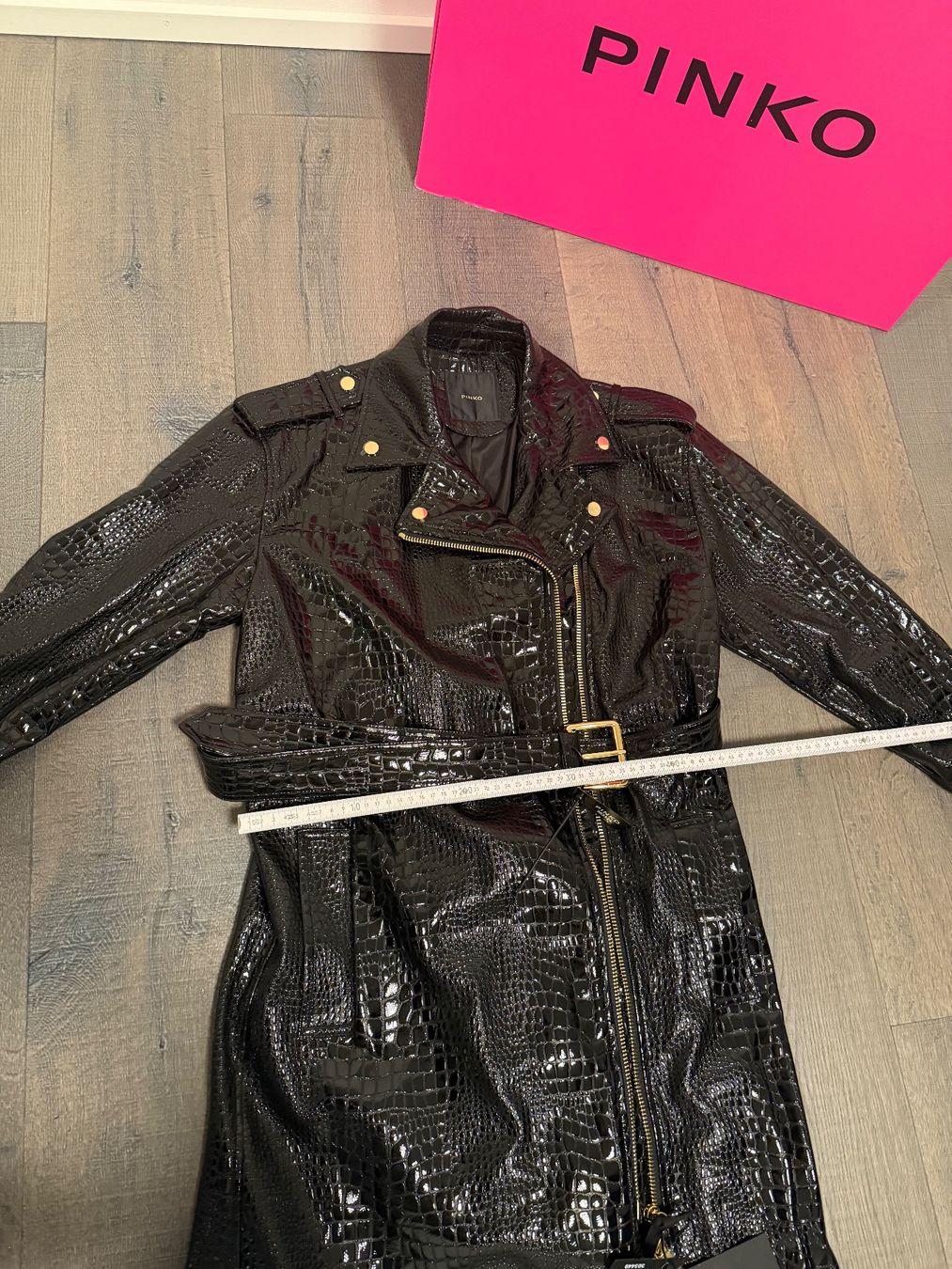 Pinko Mäntel: PINKO Lederjacke lang/Trenchcoat mit Kroko-Effekt – Neu und originalverpackt aus Stansstad von bruce888 3