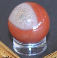Deko Heilstein K-1018 – 20mm Rote Achat Kugel mit Sockel