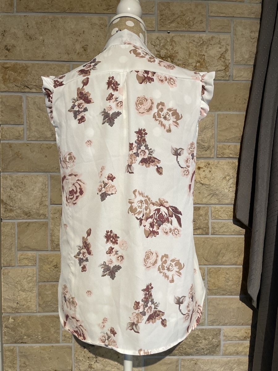 H&M Lotti di vestiti: Kleiderpacket SommerBluse Blumenmuster Gr.M schickeHose Gr38 – Usato da Henggart venduto da Engelsi 3