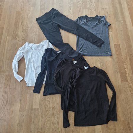 Kleiderpaket Gr. S 4 Pullis Shirt & Leggings