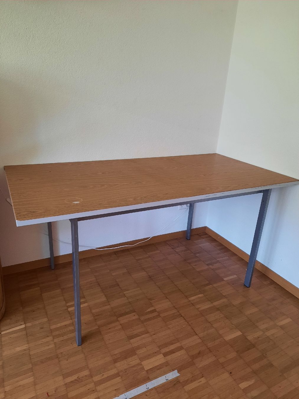 Tische: Tisch zu verschenken – Gebraucht aus Rapperswil SG von iri_5fvz