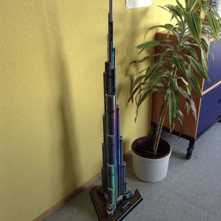 Kit di modellismo & Modellini statici: Modelbau Burj Khalifa, Dubai – Usato da Neerach venduto da twerner1 1