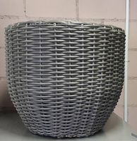 JYSK Pflanzkorb SVARTBAK aus Polyrattan grau