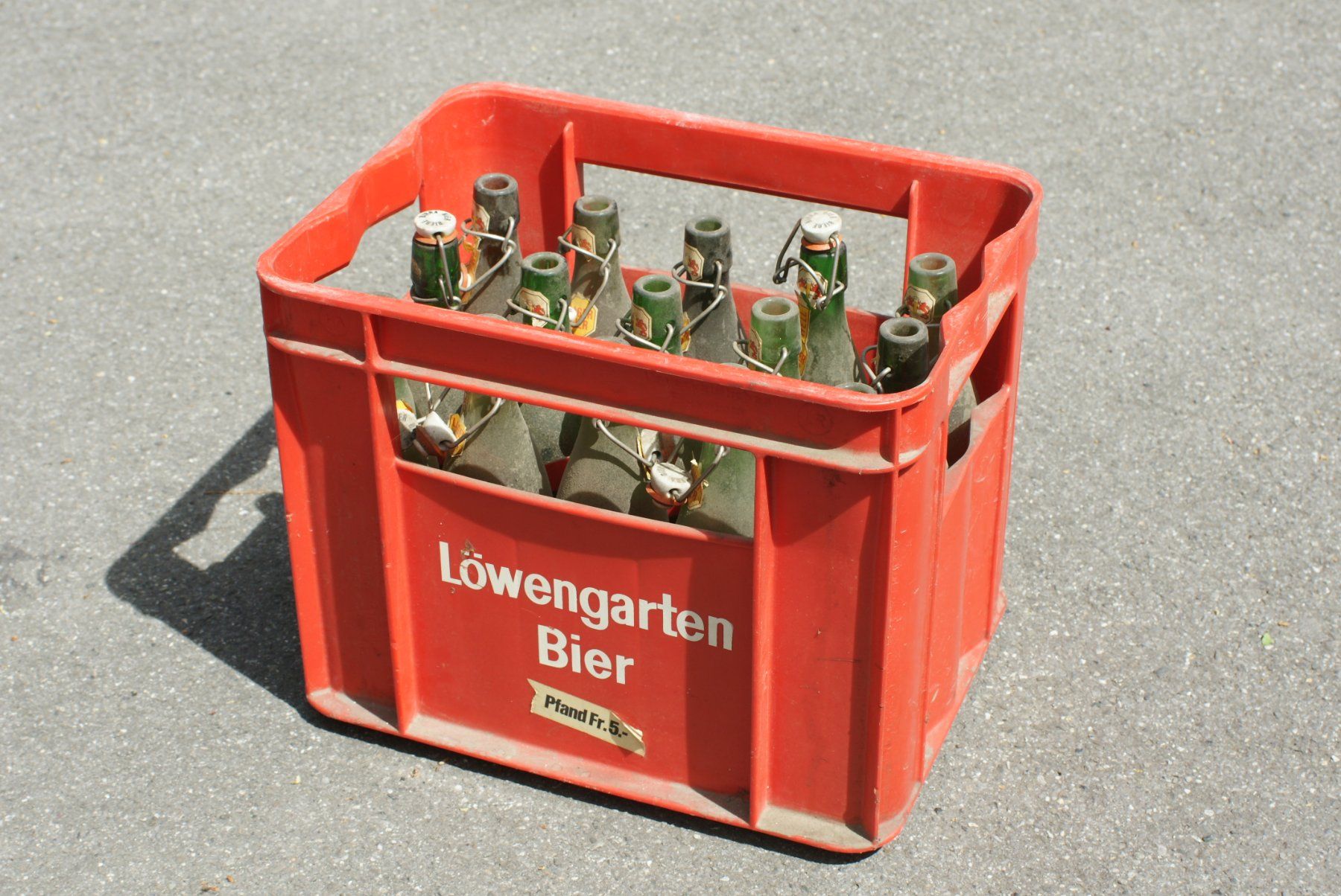 Bicchieri, Caraffe & Bottiglie: Harass Löwengarten mit Bierflaschen komplett – Usato da Schaan venduto da Jtd 2