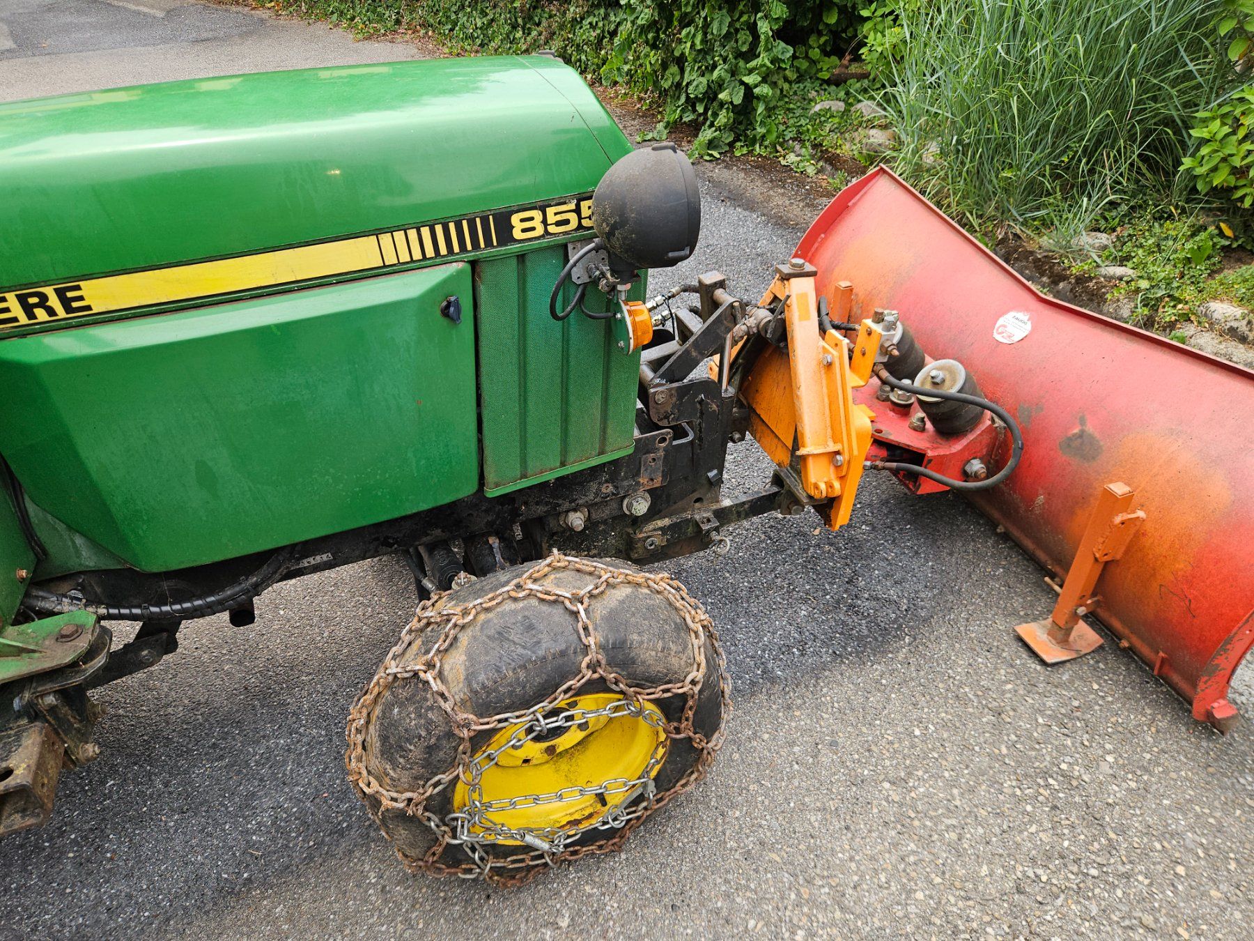 John Deere Traktoren: John Deere mit Schneepflug – Gebraucht aus Oberburg von oberburger 6