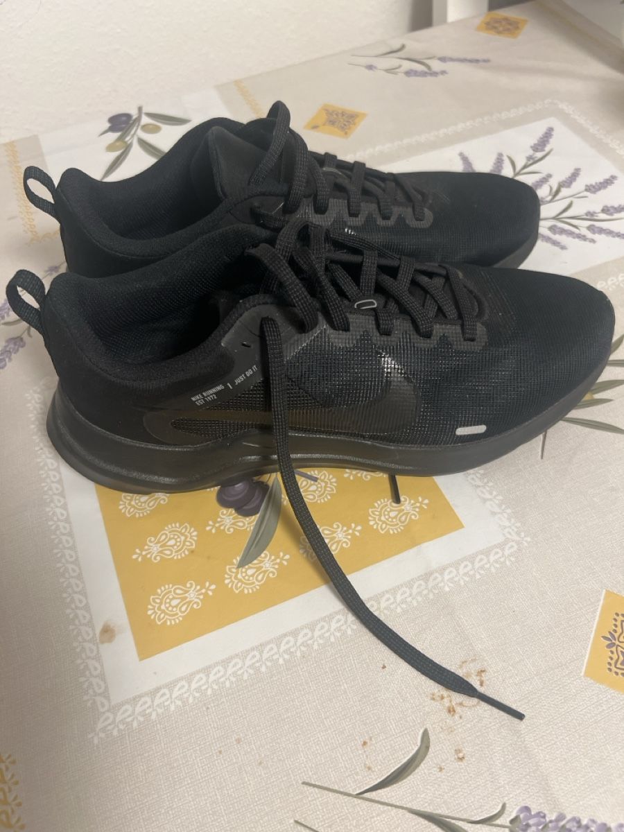 Nike Scarpe da uomo: Nike Downshifter 12 Black Men's Size 42 Used – Usato da Zürich venduto da bat_6hzd 1