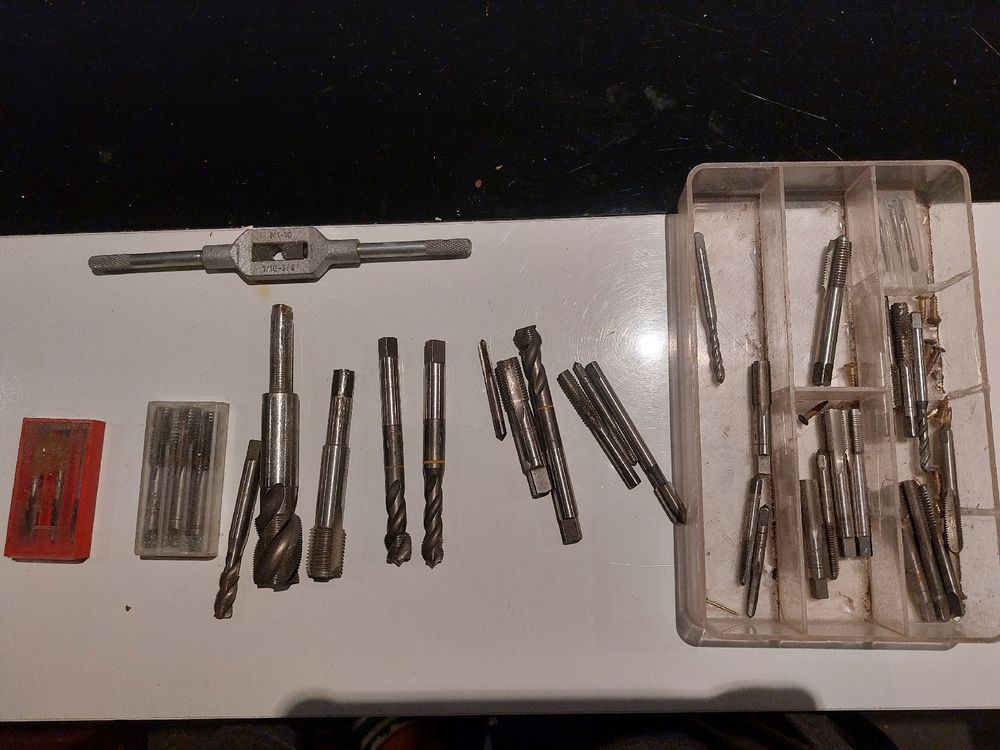 Tous les outils: Gewindeschneideset mit Schneideisen und Windeisen – D'occasion à Vilters par tha-tha