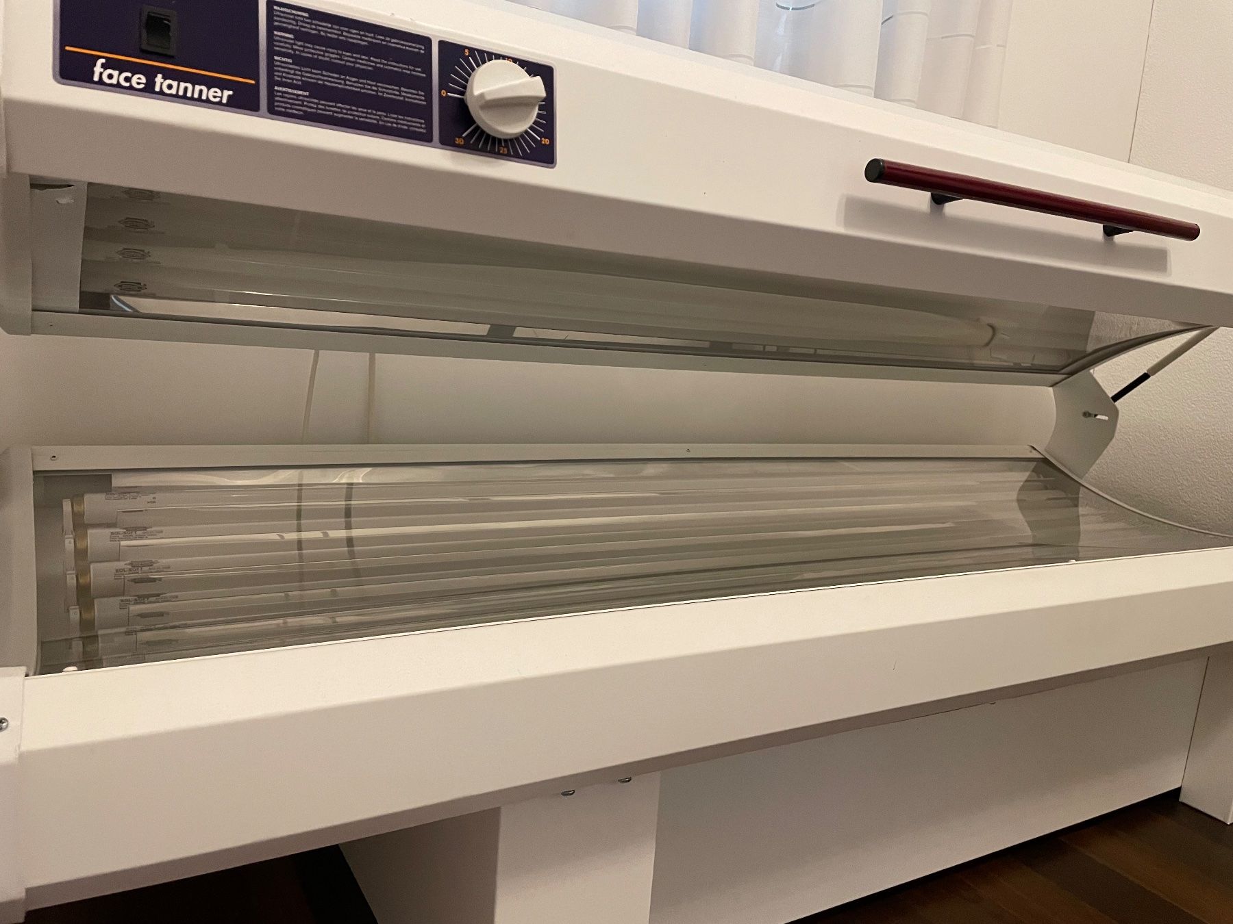 Solarium: Solarium Profesionell mit Face Tanner – Gebraucht aus Marbach SG von  2