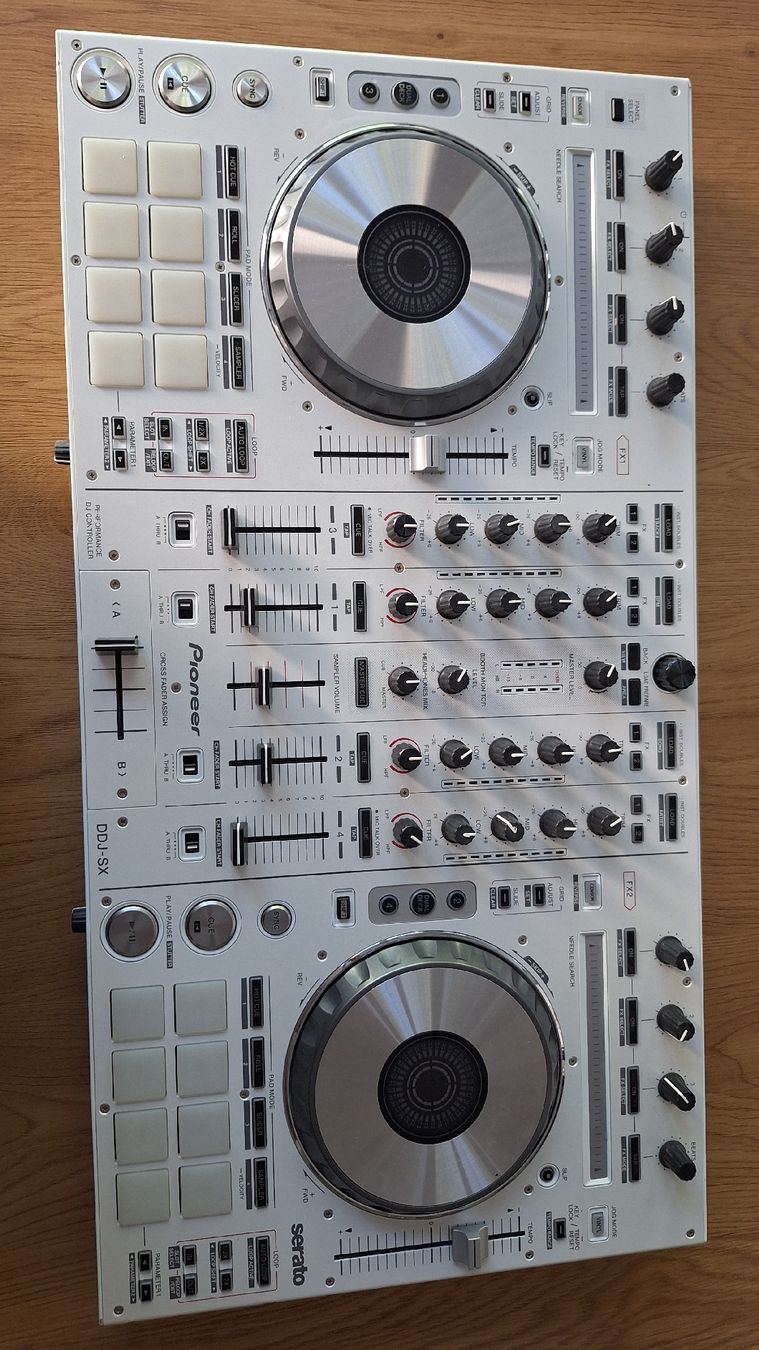 Pioneer Mischpulte: Pioneer DDJ-SX DJ Controller Weiss gebraucht – Gebraucht aus St. Gallen von lilCedio