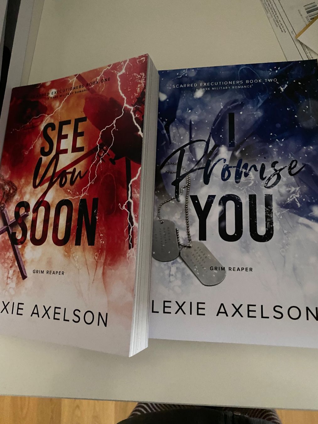 Libri: Scarred Executioners 1&2 - Lexie Axelson, discreet cover – Nuovo (secondo la descrizione) da Fällanden venduto da Maxim20