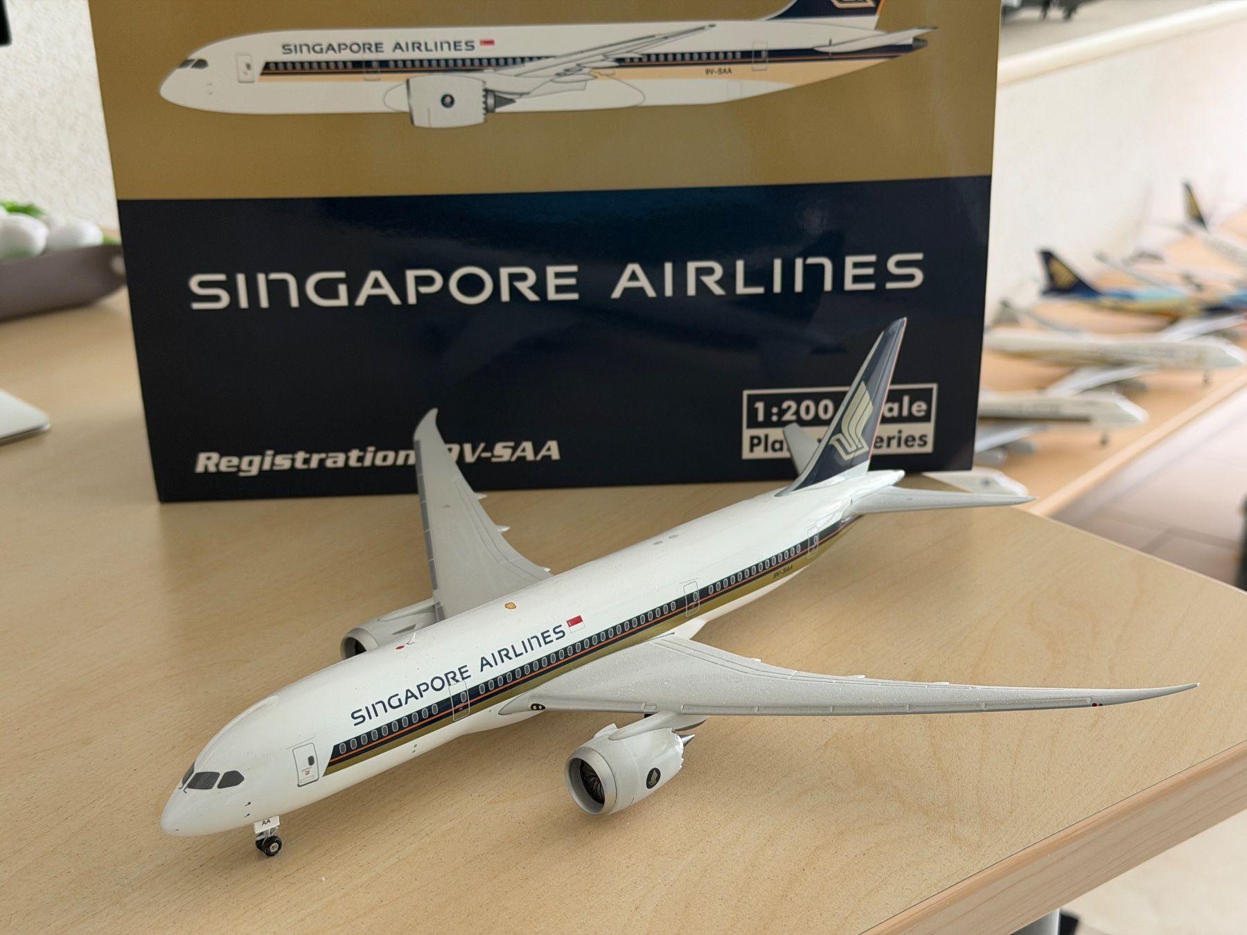 Boeing Kit di modellismo & Modellini statici: Boeing B787 Singapore Airlines 1:200 – Nuovo e nell'imballaggio originale da Dietlikon venduto da Megatop0