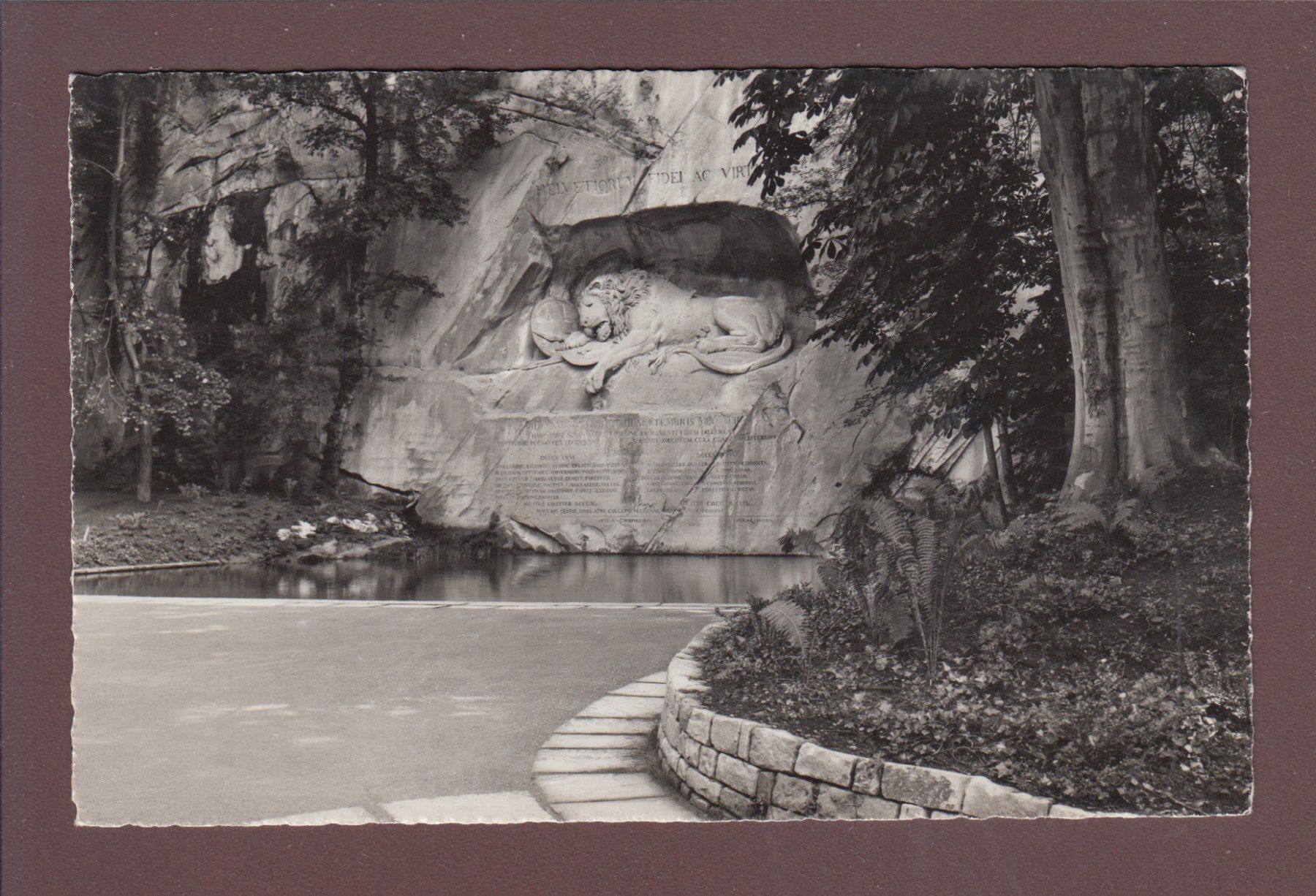 Cartoline postali: LUZERN - Löwendenkmal – Usato da Pully venduto da nicecards