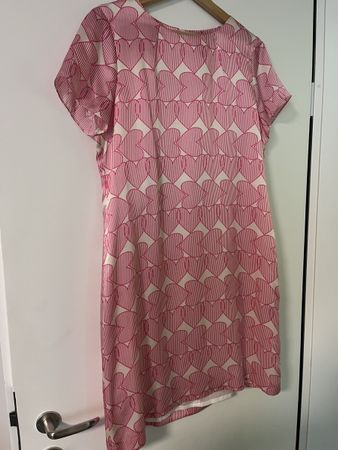 Wunderschönes Kleid mit Herzmuster 100% Seide