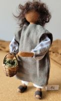 Schwarzenberger Krippenfiguren Kind/Meitli m Körbli 15cm N14