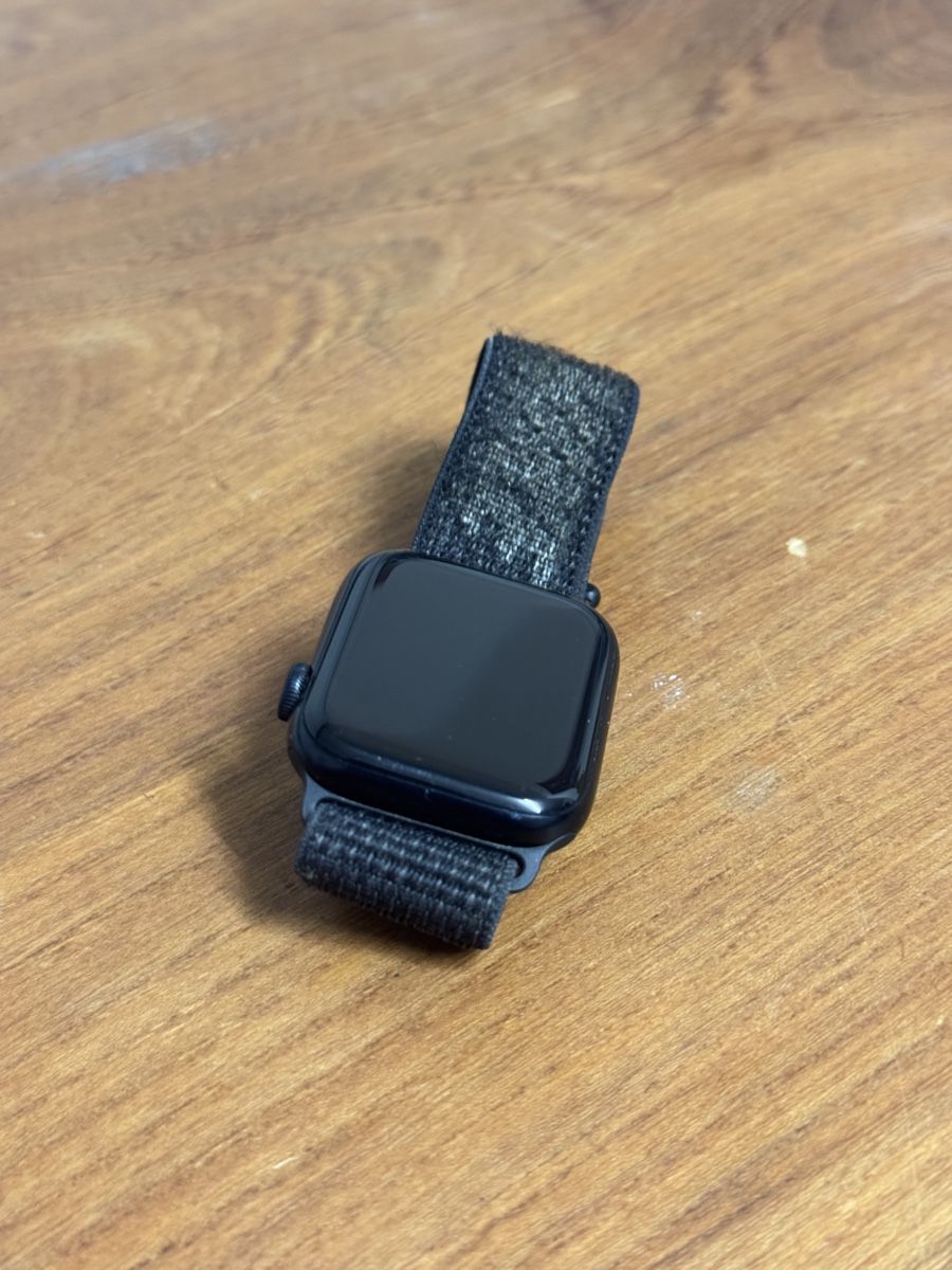 Apple Smartwatch: Apple Watch SE 44mm schwarz – D'occasion à Winterthur par milhiii 1