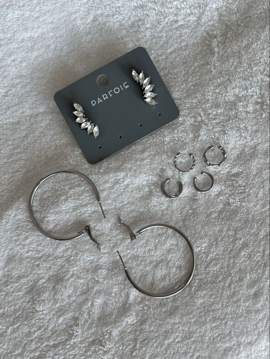 Orecchini pendenti & Orecchini a lobo: Silberfarbene Metal Ohrringe & Ear Cuffs Set – Nuovo (secondo la descrizione) da Oberuzwil venduto da PreownedAllure