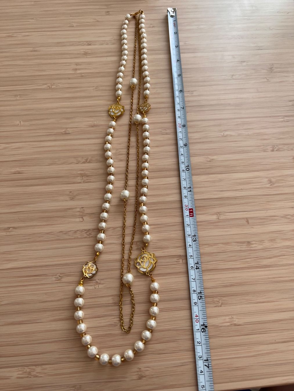 Catenine: White pearl long necklace – Usato da Genève venduto da Ballpencase
