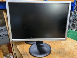 Monitor LG Flatron E2210PM schwarz gebraucht funktionsfähig