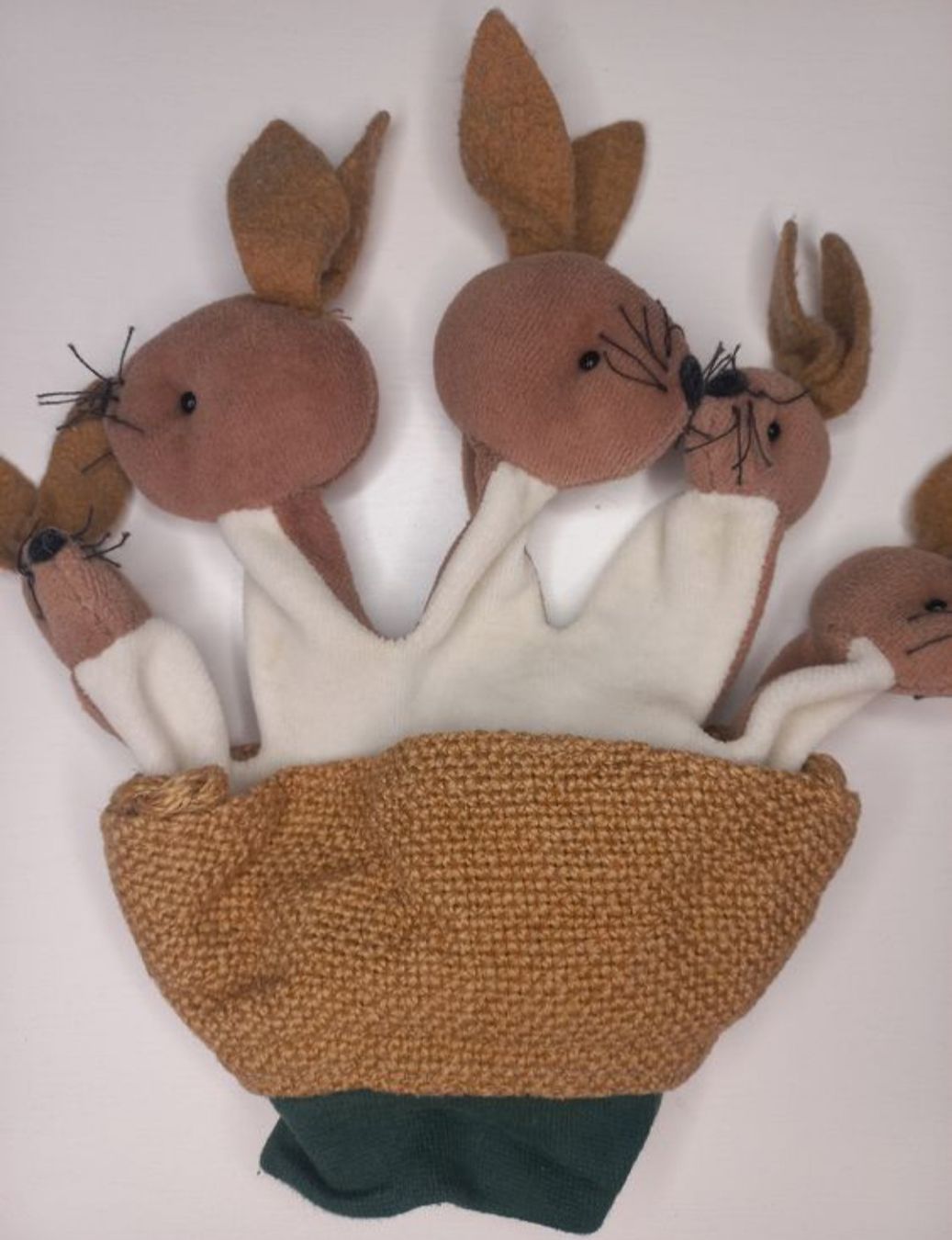 Giocattoli: Hasen im Korb - Handpuppe - Ungarn – Usato da Wangen b. Olten venduto da SecondStory4u 1