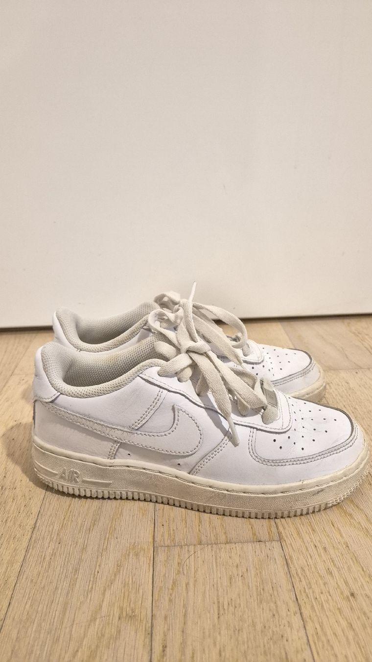 Nike Scarpe da uomo: Nike Air Force 1, Gr. 35.5, Weiss – Usato da Obfelden venduto da Luna90