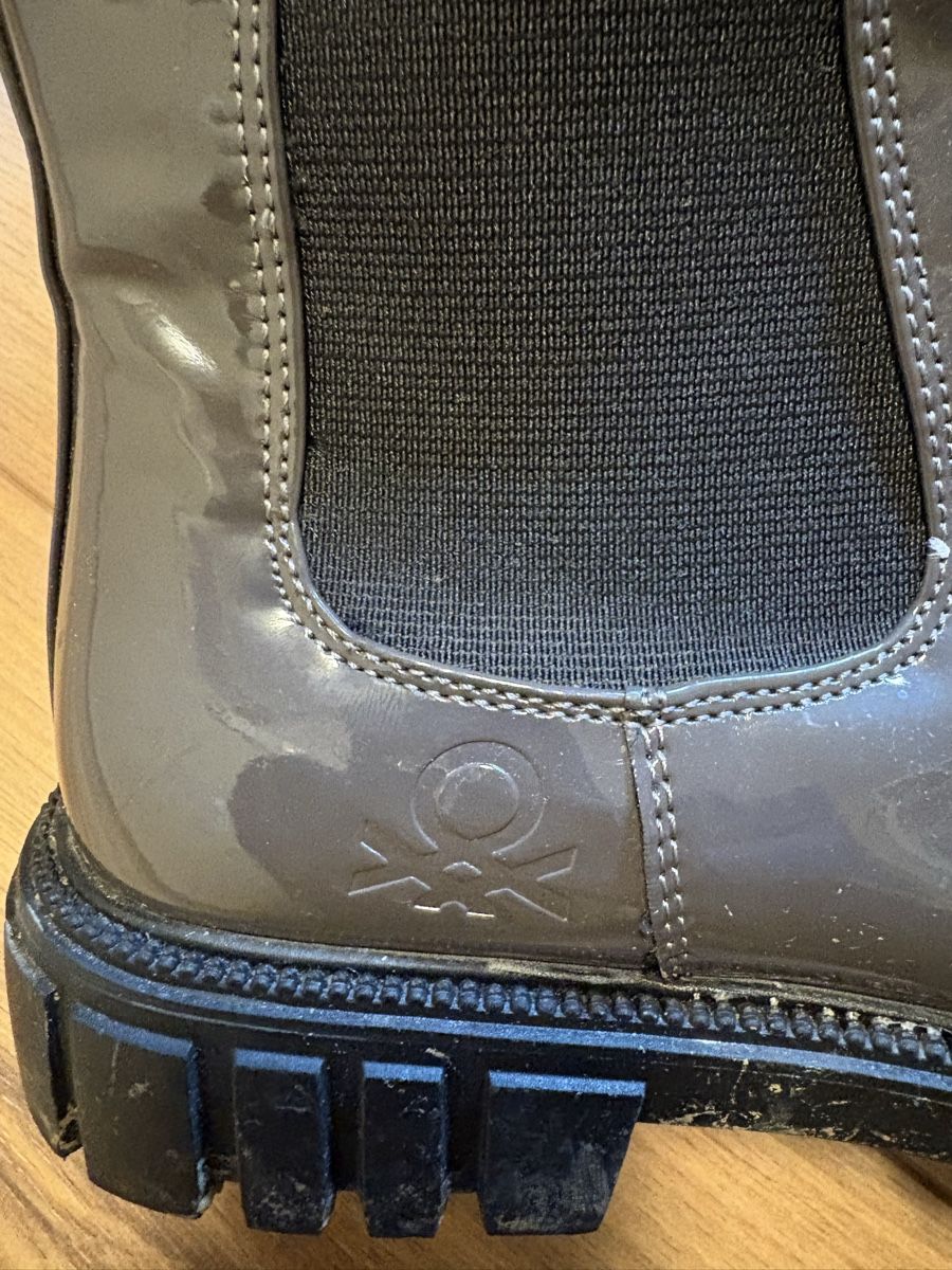 Benetton Scarpe per ragazze: Benetton Stiefel, Gr. 36, Grau-Glänzend – Usato da Witterswil venduto da gandia05 2