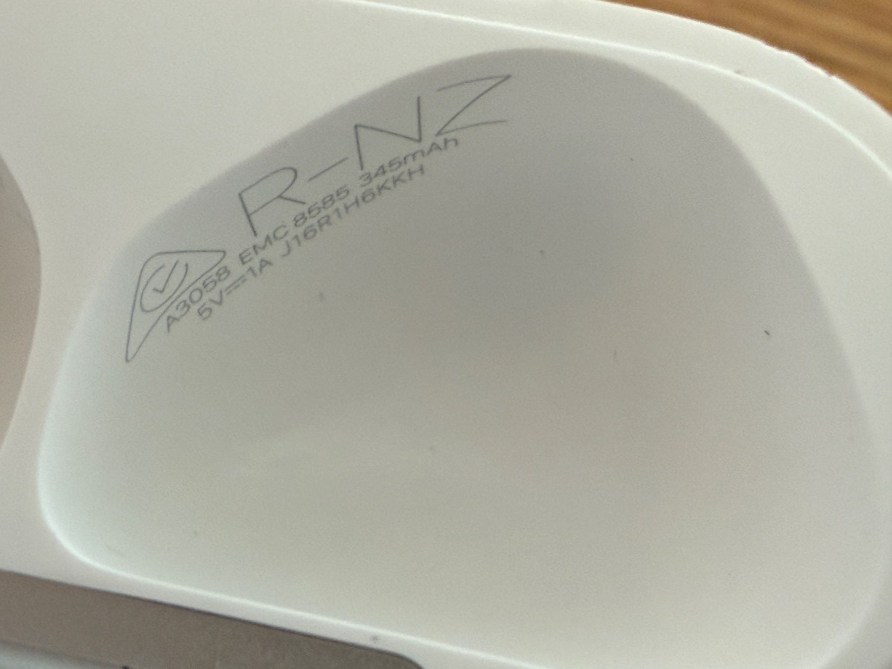 Apple Cuffie: APPLE AirPods 4 Charging Case – Usato da Lausanne venduto da Nine1982 3