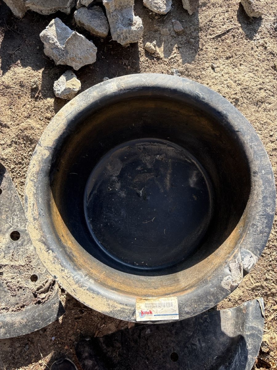 Teiche & Zierbrunnen: Kruk Brunnenbecken glasfaserverstärktem Polyester – Gebraucht aus Baden von 281063 1