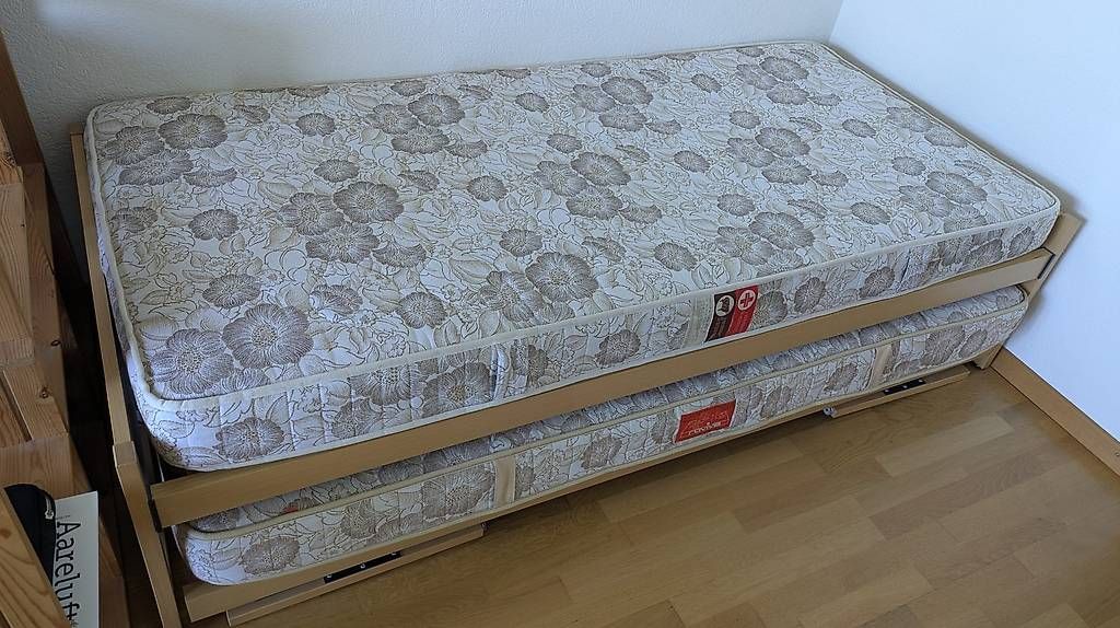 Hasena Betten: Ausziehbett mit 2 Matratzen – Gebraucht aus Wabern von rob_vn5y