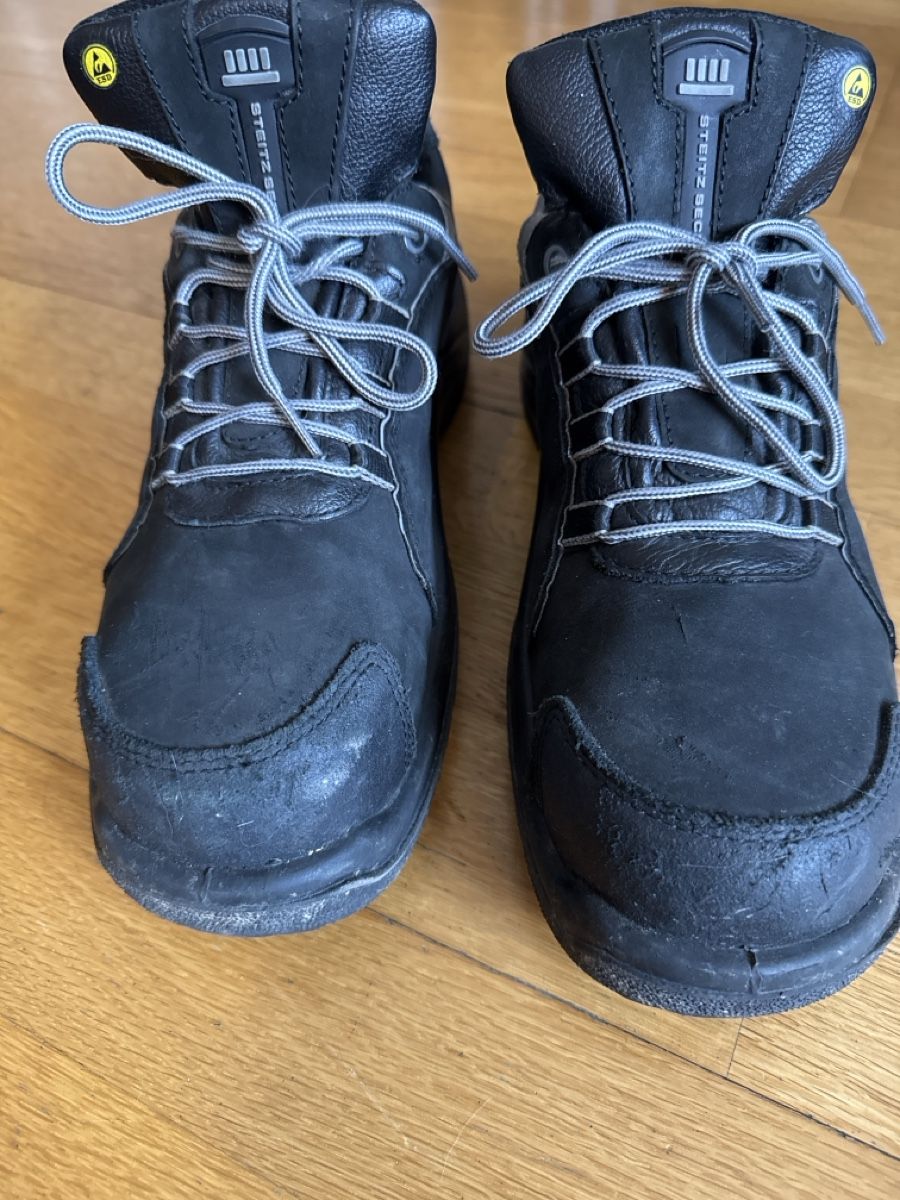 Scarpe da uomo: Stahl Kappen Schuhe Gr. Ca 41.5 – Usato da Zürich venduto da mixer02