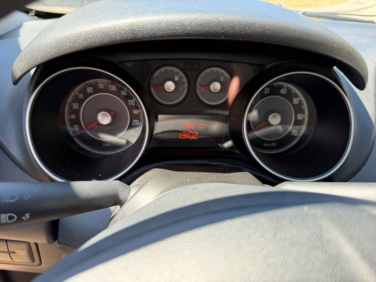 Fiat Automobili: Fiat Punto 1.4 8V – Usato da Couvet venduto da ble_l5fl 5