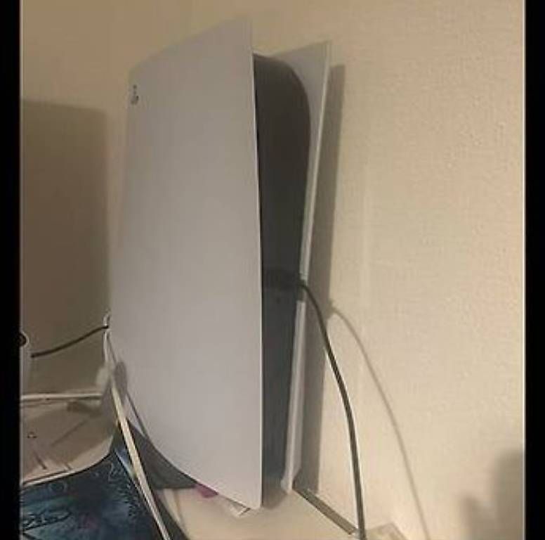 Console: PS5 mit 2 Controller DISC VERSION – Usato da Egerkingen venduto da X3N 2