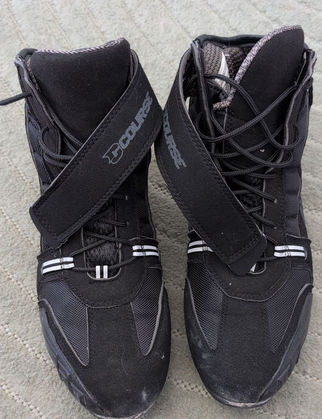 Chaussures hommes: Motorrad-Schuhe COURSE schwarz Grösse 44 gebraucht – D'occasion à Brütten par setenius