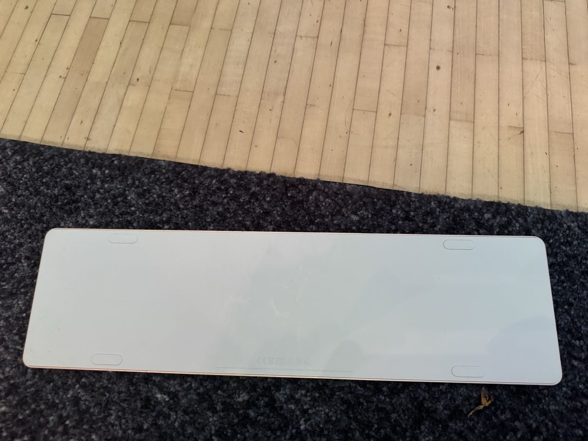 Apple Tastiere: Apple Magic Keyboard mit Touch ID und Ziffernblock – Usato da Adliswil venduto da Busys 4
