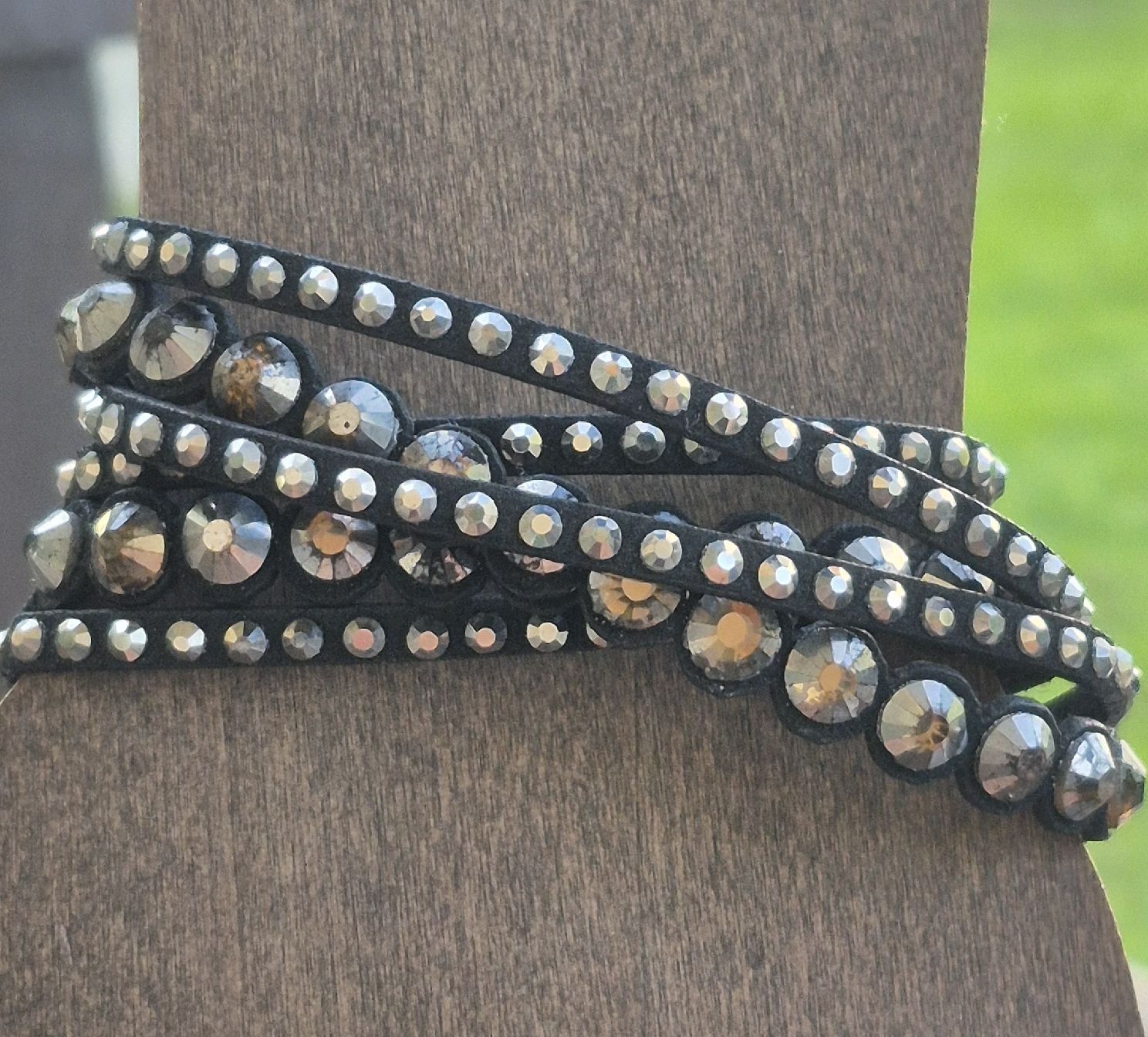 Bracciali & Braccialetti: Bracciale  nero con strass multipli – Usato da Giubiasco venduto da Stefaniav 2