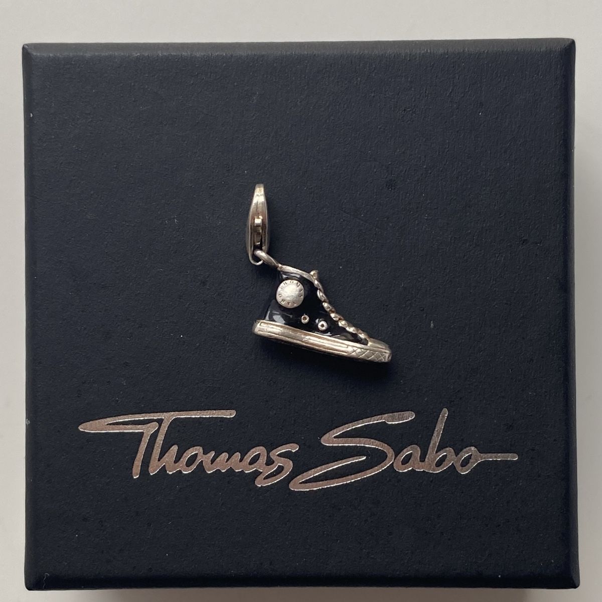 Thomas Sabo Anhänger: Thomas Sabo Silber 925 Schwarzer Turnschuh Charms – Gebraucht aus Givisiez von dor_xb9k