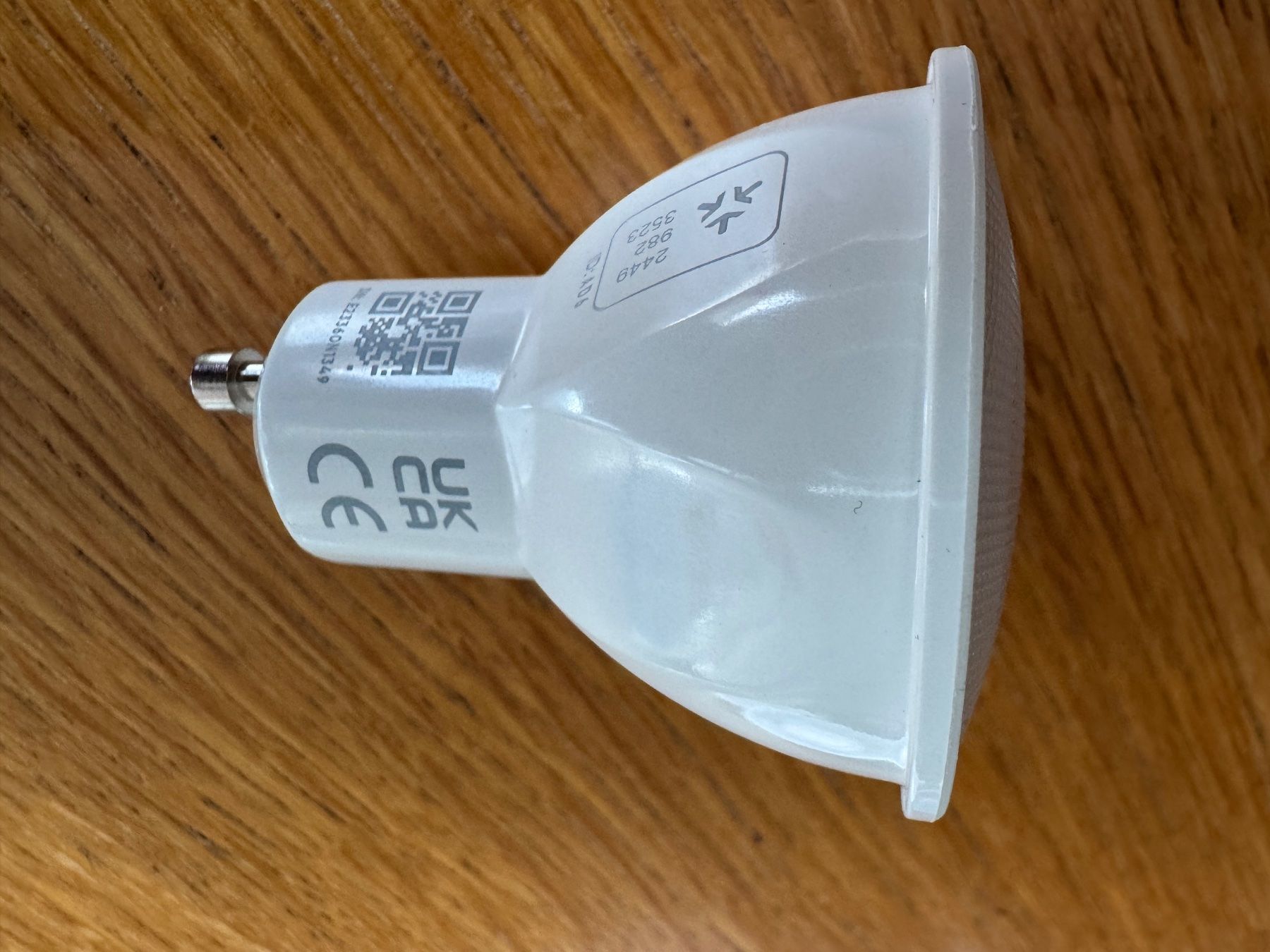 Nanoleaf Lampade: Nanoleaf Essential GU10 Spot - Farbig - Matter -- 6 Stk. – Usato da Horriwil venduto da Marzocco1 2